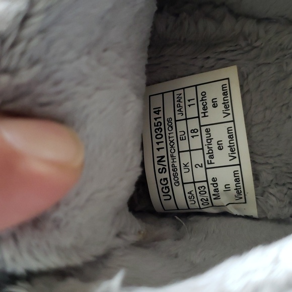 BABY UGG SLIPPERS - Picture 3 of 4